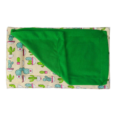 Gecko lizard pet sleeping bag with cactus pattern and green pillow, warm and breathable for small reptiles and hamsters.